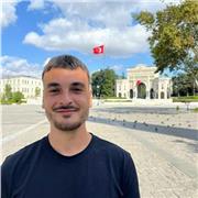 Studente laureato in Relazioni Internazionali si offre per aiuto compiti